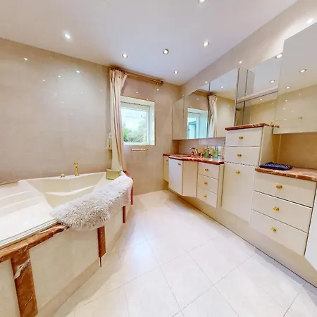 Semesterbostad Greenland 15pers Jacuzzi Sauna Airhockey Billard *