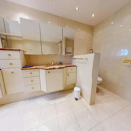 Greenland 15pers Jacuzzi Sauna Airhockey Billard Semesterbostad