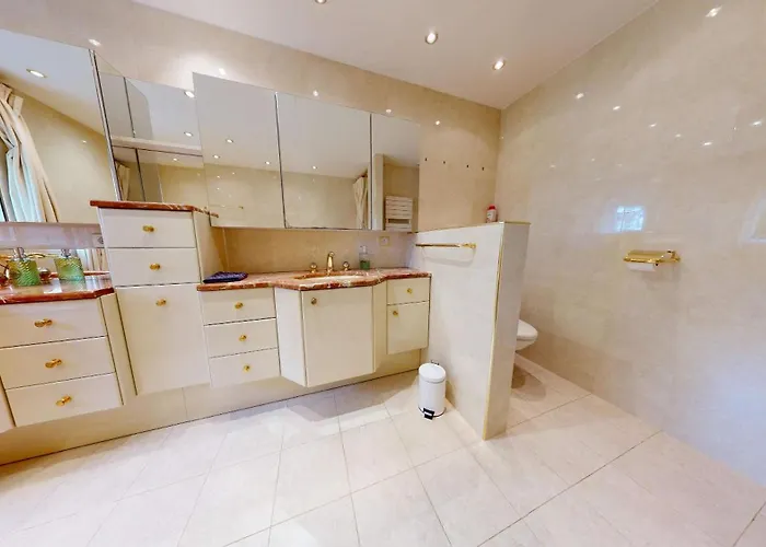 La Clef Decamp Greenland 15pers Jacuzzi Sauna Airhockey Billard Feriehus